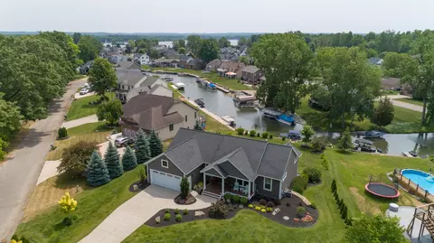12979 Canal View Dr, Wayland, MI 49348