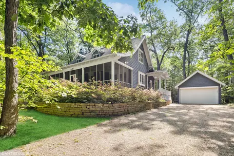 18661 Forest Beach Dr, New Buffalo, MI 49117