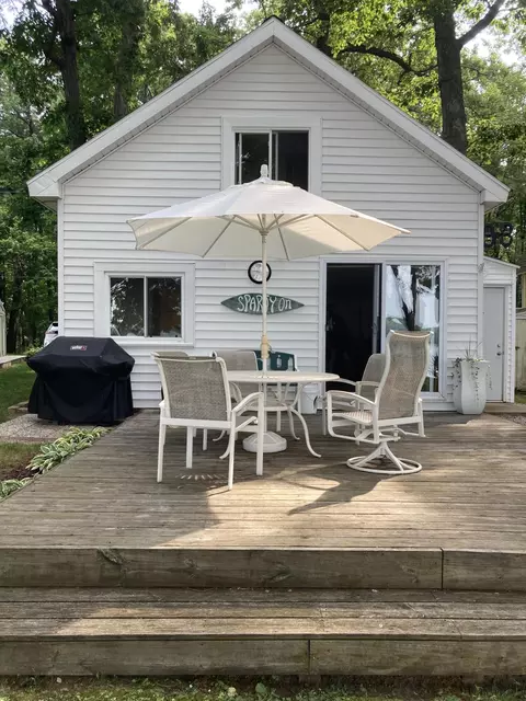 146 Ready Ln, Munith, MI 49259
