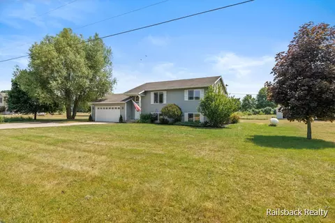10538 Wolven Ave NE, Rockford, MI 49341
