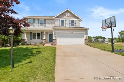 9493 Crest Circle Dr NE, Rockford, MI 49341