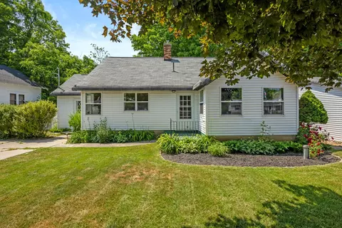 14937 16th Ave, Marne, MI 49435