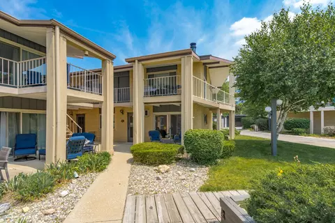 4150 Ridge Rd #16, Stevensville, MI 49127