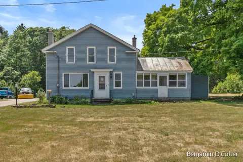 10624 14 Mile Rd NE, Rockford, MI 49341