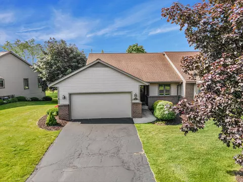 1630 Lakeview Dr, Zeeland, MI 49464