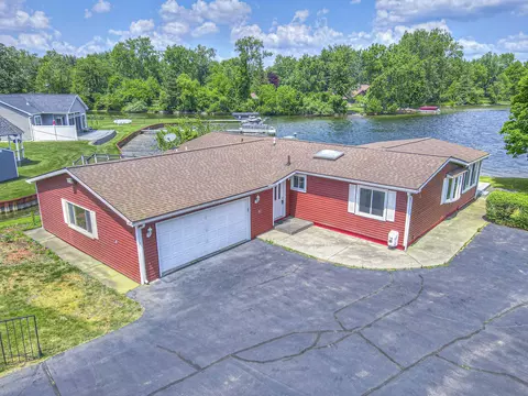 5821 Browns Lake Rd, Jackson, MI 49203