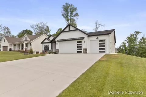 3329 Box Elder Dr, Jenison, MI 49428 photo 3