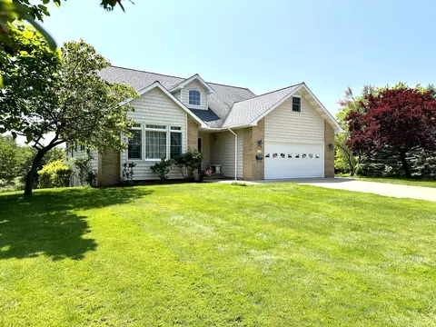 507 9th St, Manistee, MI 49660