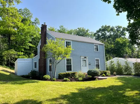 1805 Mayfair Dr NE, Grand Rapids, MI 49503