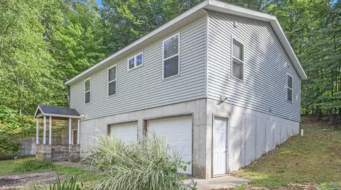932 Hess Lake Dr, Grant, MI 49327