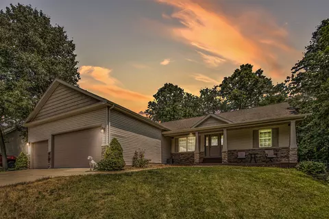 70449 Sunrise Dr, Edwardsburg, MI 49112