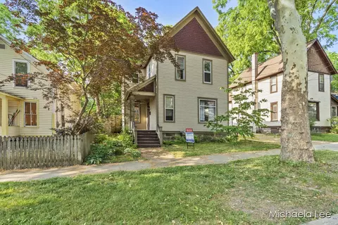 829 W Vine St, Kalamazoo, MI 49008