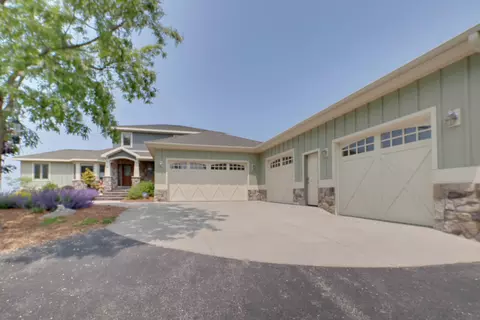 312 Dunes Dr, Manistee, MI 49660
