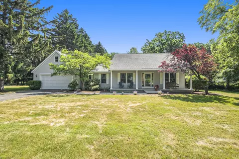 1130 Carpenter Ave NW, Grand Rapids, MI 49504