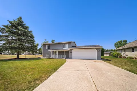 155 N Grand Pointe Dr, Brooklyn, MI 49230