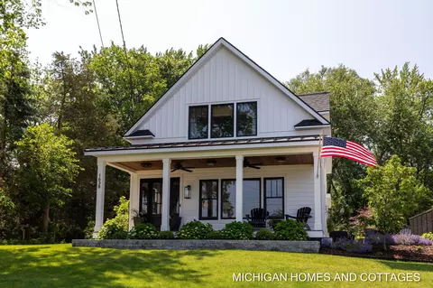 1638 S Shore Dr, Holland, MI 49423