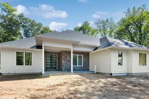 45325 Fairway Dr, New Buffalo, MI 49117