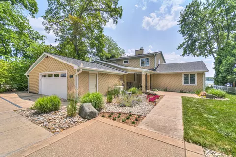 8718 N Shore Dr, Clarklake, MI 49234