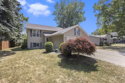919 E Oak St, Greenville, MI 48838