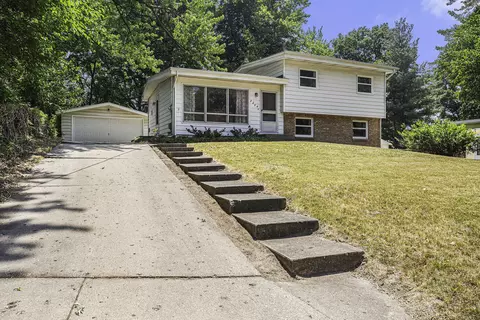2244 Greenview Dr SW, Wyoming, MI 49519