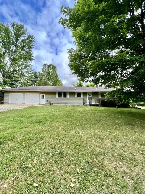 10611 Huff Rd, Bellevue, MI 49021