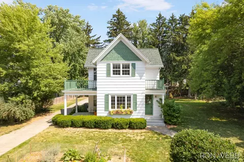 203 Russwood St NE, Grand Rapids, MI 49505