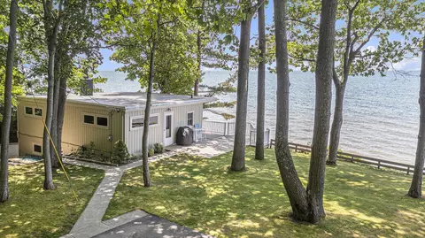 18213 N Shore Estates Rd, Spring Lake, MI 49456