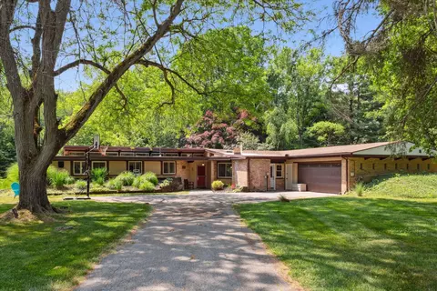 2617 Taliesin Dr, Kalamazoo, MI 49008