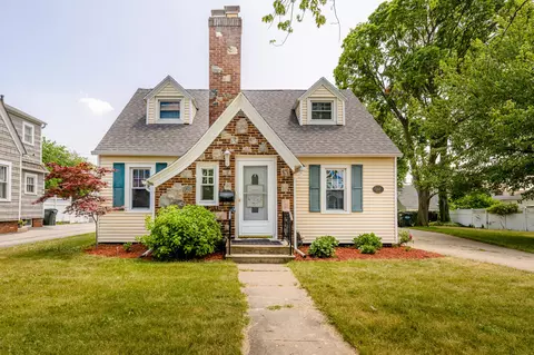 2517 Thayer Dr, St. Joseph, MI 49085
