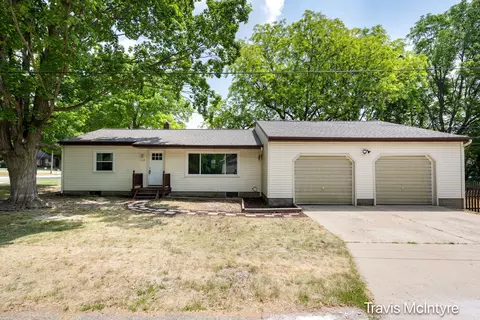 112 Lem Paul St, Middleville, MI 49333