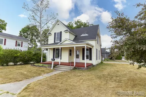 224 Riverside Dr, Lowell, MI 49331