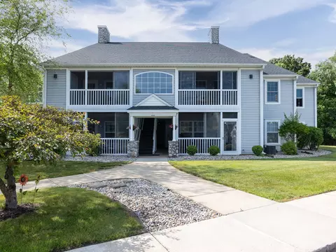 848 W Barrington Cir, Jackson, MI 49203