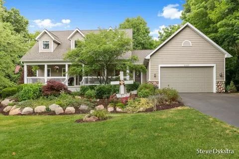 5967 Rolling Highlands Dr, Belmont, MI 49306