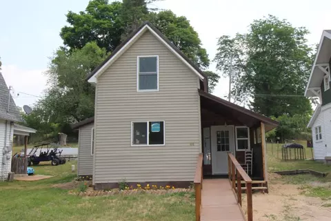 46 N Front St, Stanwood, MI 49346