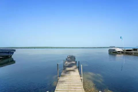 211 Chaney Point Dr, Roscommon, MI 48653 photo 2