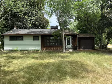 8874 Eastern Ave, Greenville, MI 48838