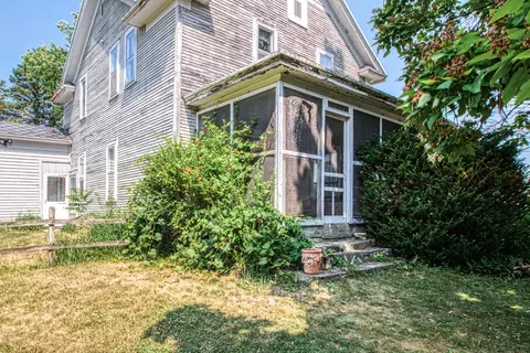 14315 8th Ave, Marne, MI 49435