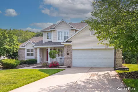 2682 Arbor Chase Dr NE, Grand Rapids, MI 49525