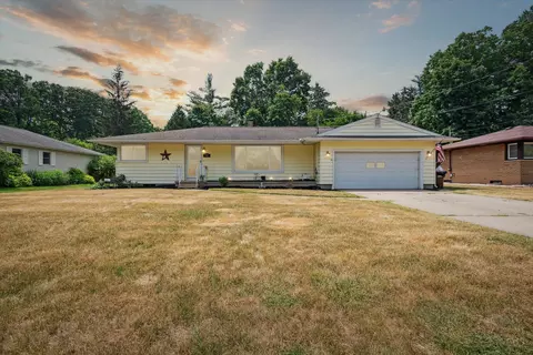 944 Thomas Dr, Jackson, MI 49203
