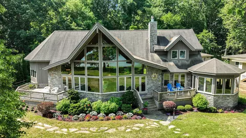 201 Gull Lake Is, Richland, MI 49083