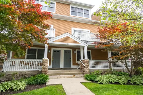 717 Water St # 5, Saugatuck, MI 49453