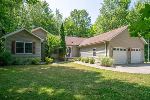 65225 16th Ave, South Haven, MI 49090