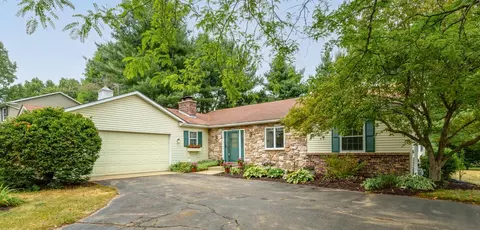 5222 Burning Tree Rd, Kalamazoo, MI 49009