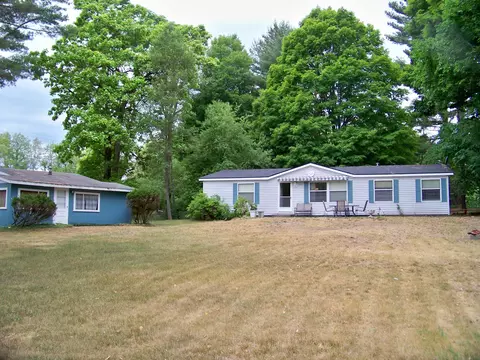 152 51st St, Grand Junction, MI 49056