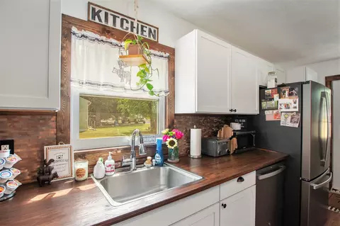 424 W Day St, Stanton, MI 48888 photo 8