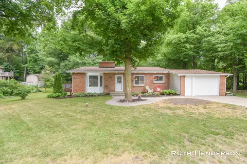 6820 Weller Ave NE, Rockford, MI 49341