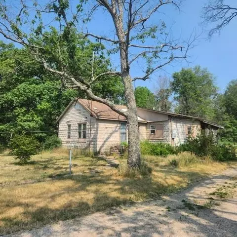 2954 E Us 10 Hwy, Idlewild, MI 49642