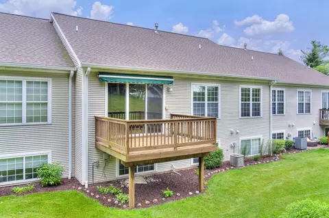 868 Chamberlain Ct, Jackson, MI 49203 photo 2