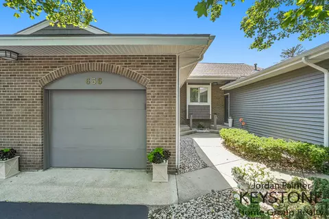 636 Edgewater Dr, Spring Lake, MI 49456