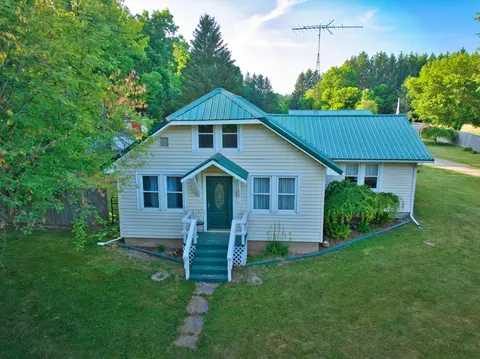 3680 E Bacon Rd, Hillsdale, MI 49242